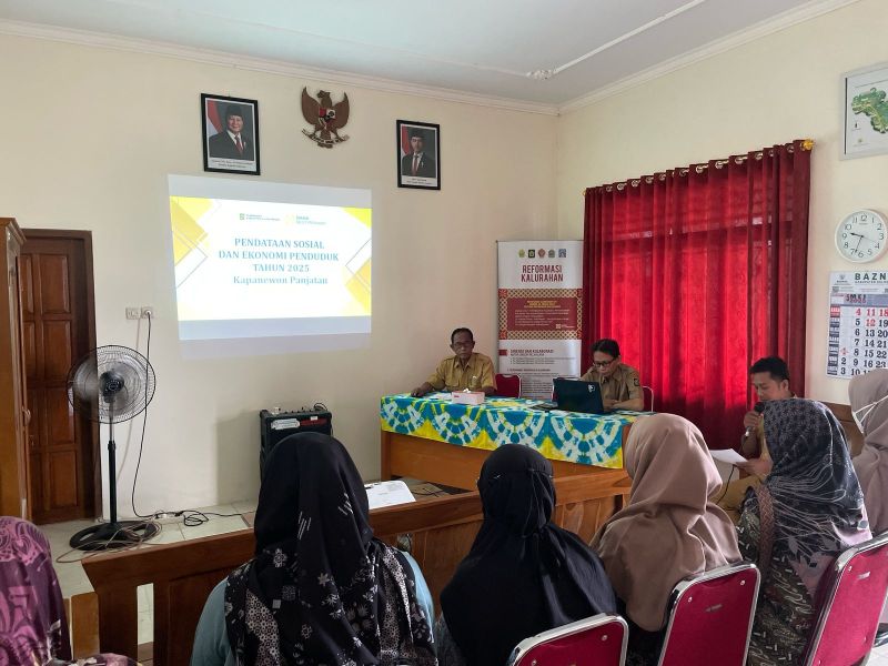 SOSIALISASI PENDATAAN SOSIAL DAN EKONOMI BERBASIS KELUARGA MENGGUNAKAN APLIKASI SIPEDET CANTIK
